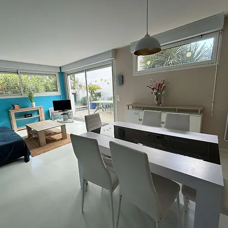 شقة Avec Terrasse Pour 4 Personnes, Rez-de-chaussee, Cuisine Equipee, - Fr-1-494-185