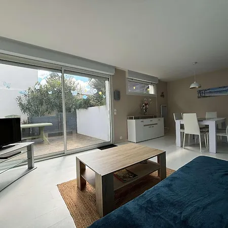 Avec Terrasse Pour 4 Personnes, Rez-de-chaussee, Cuisine Equipee, - Fr-1-494-185 سان-جورج-دي-ديدون